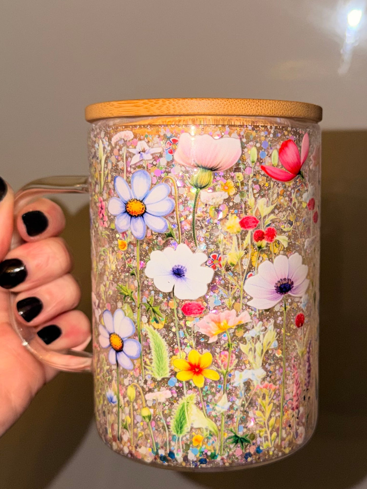 Floral glitter snowglobe - Glass mug with bamboo lid